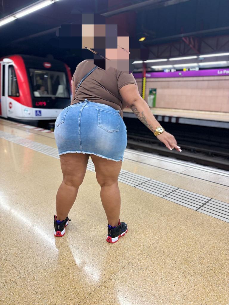 677714108: Chica busca chico en Gerona