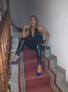 670439244: Chica busca chico en Barcelona