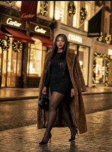 677258078: Chica busca chico en Alicante