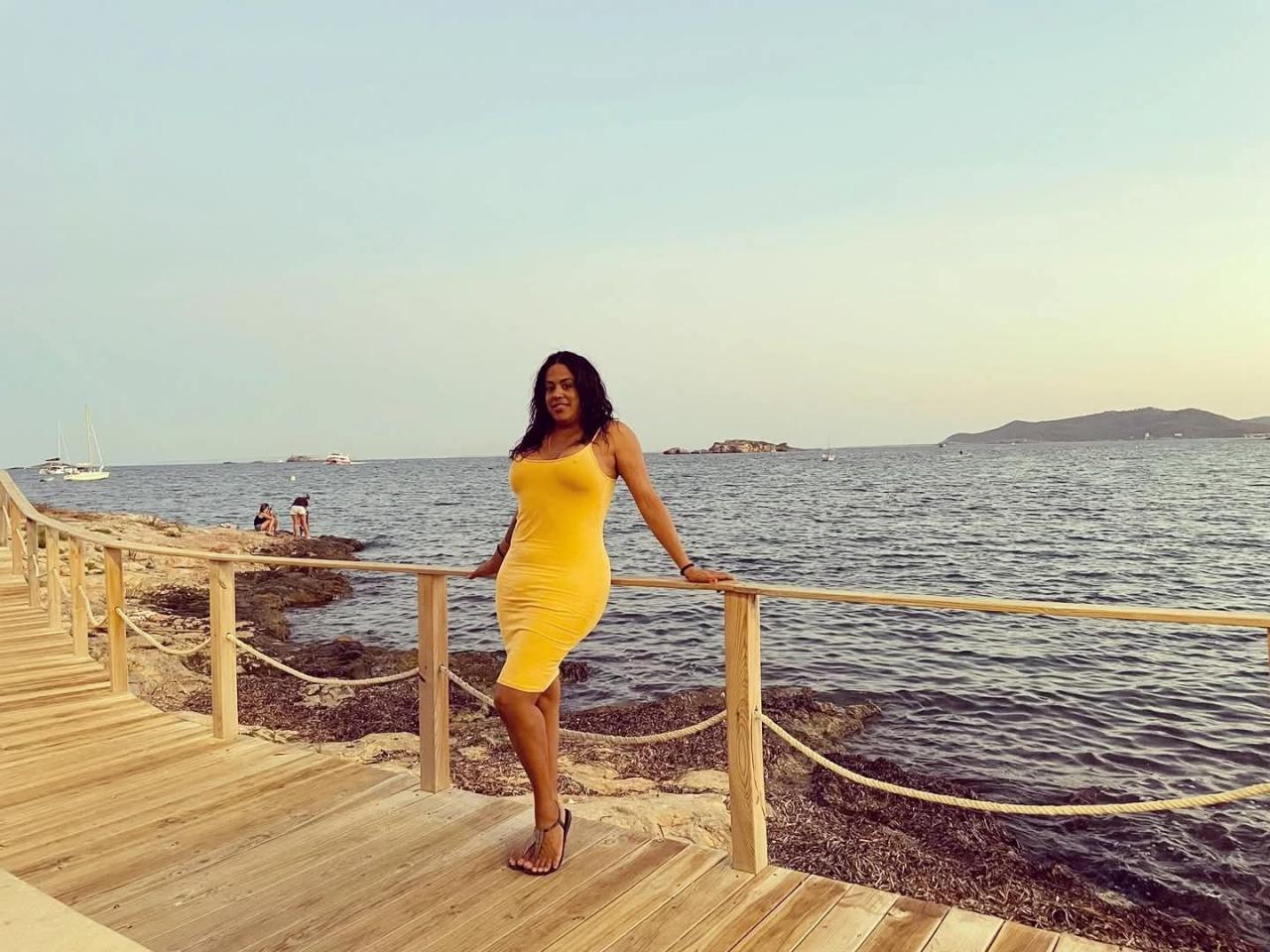 614169588: Transexual en La Coruña