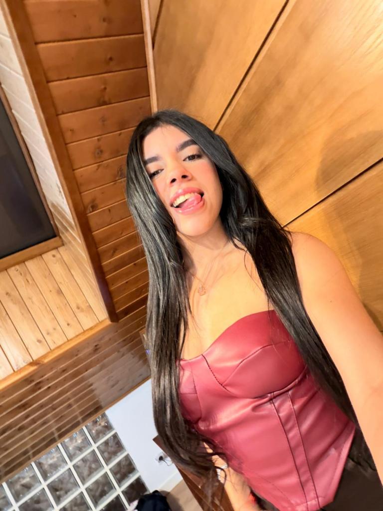 631366489: Chica busca chico en Madrid