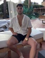 695685844: Chico busca chica en Barcelona