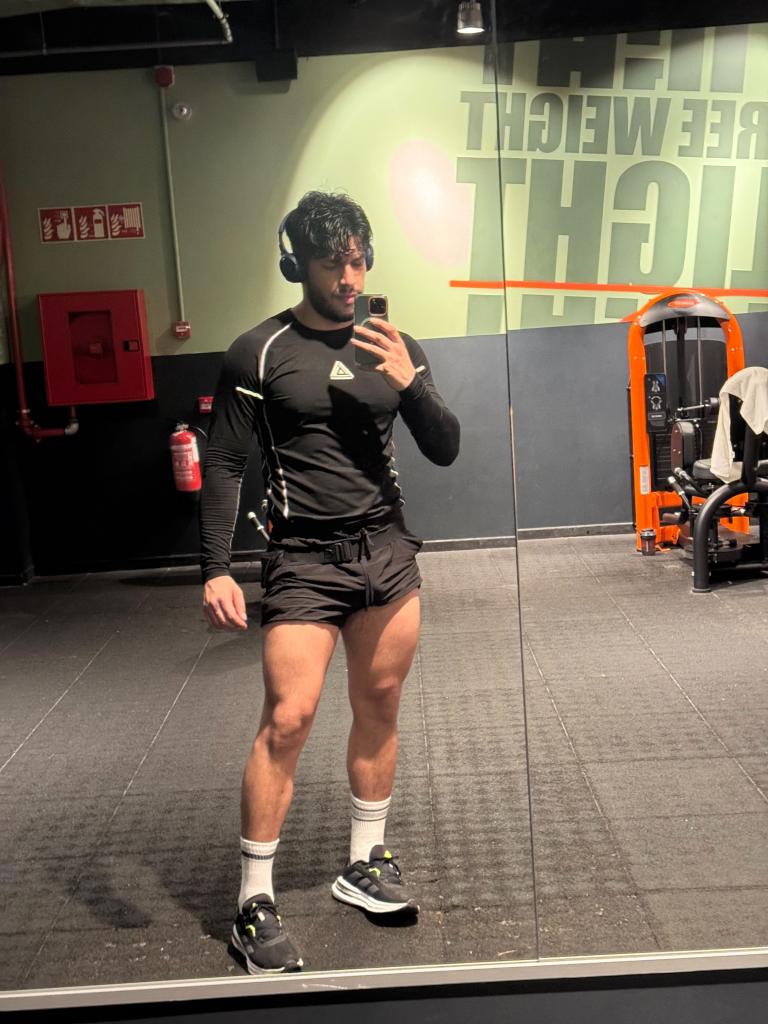 643852366: Chico busca chica en Sevilla