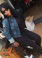 664371235: Chica busca chico en Valencia